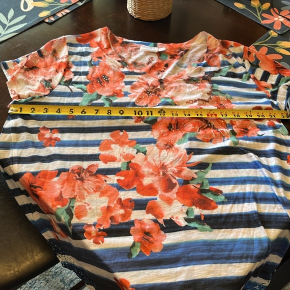 Woman’s Time and Tru Top - Picture 5 of 5